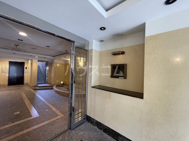 18/22 エントランス