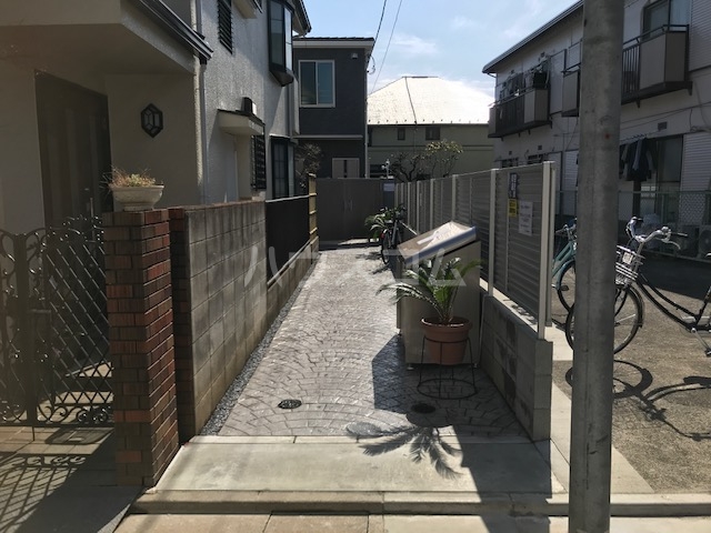 26/30 エントランス