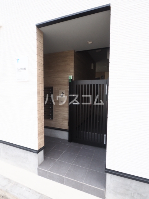 24/30 エントランス