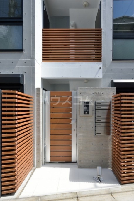 2/2 エントランス