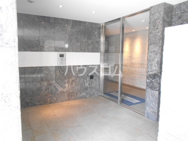 25/29 エントランス