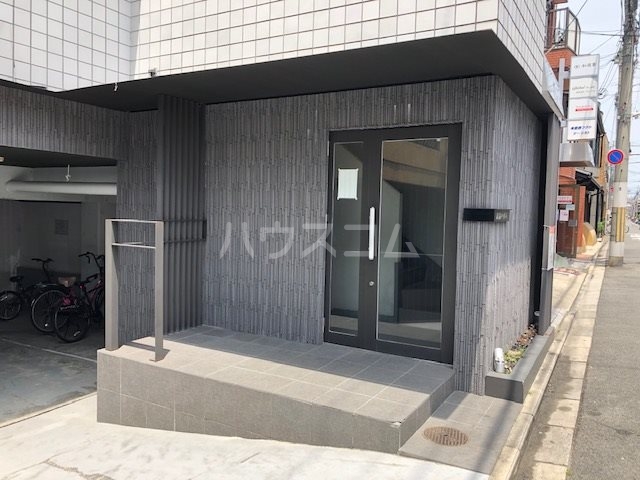 14/14 エントランス