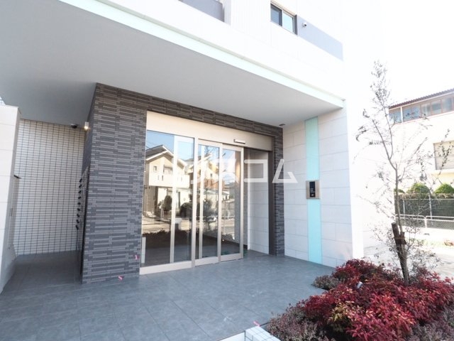 21/30 エントランス