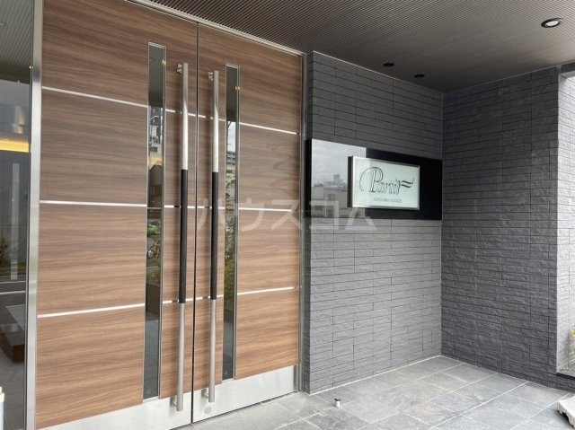 24/30 エントランス