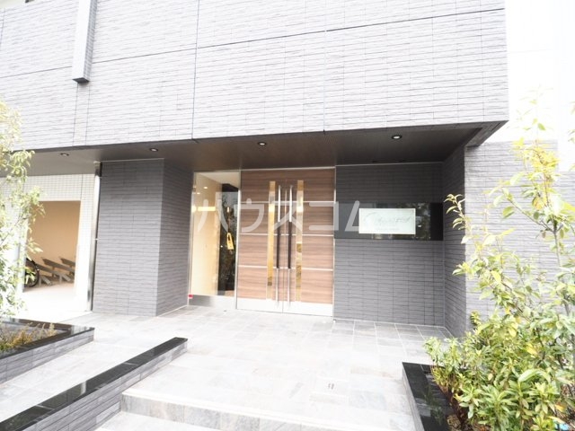 28/30 エントランス