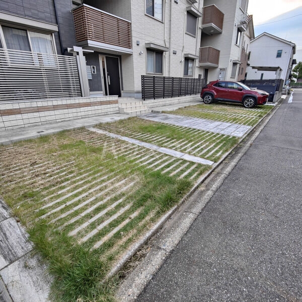 14/20 駐車場