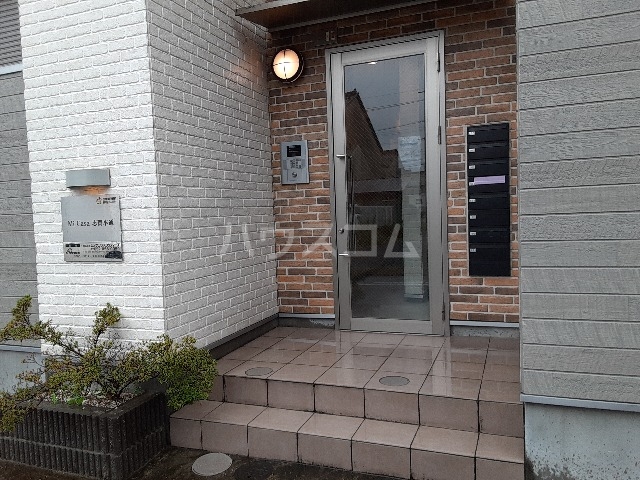 26/30 エントランス