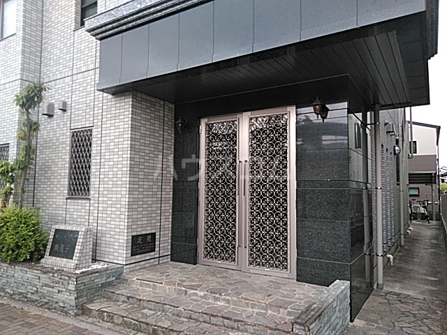 23/30 エントランス