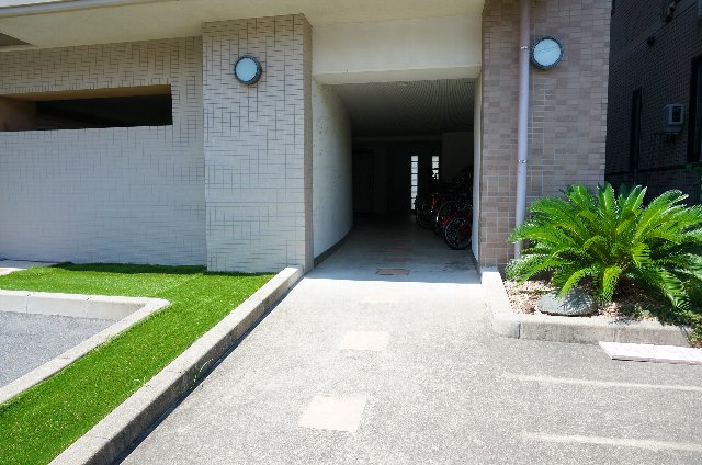 21/30 エントランス