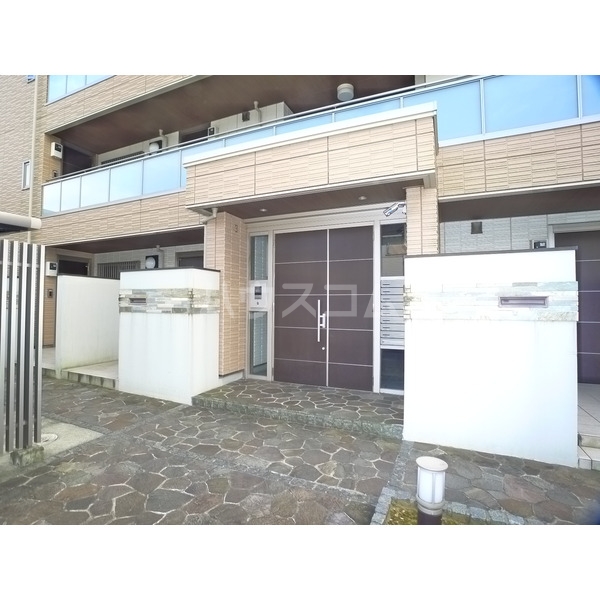 14/18 エントランス