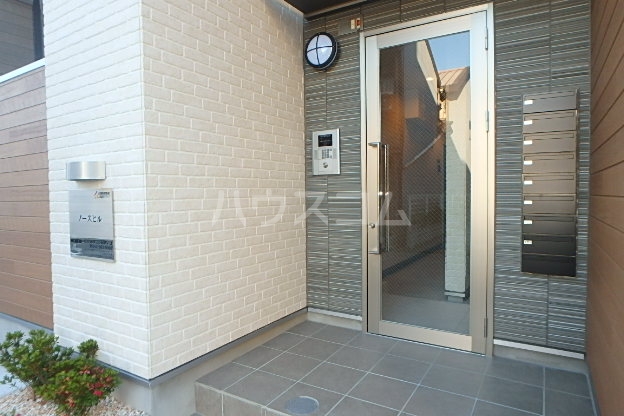 22/30 エントランス