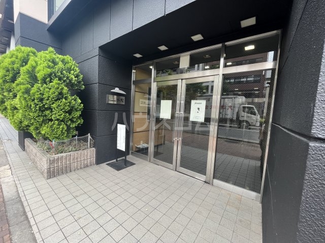 21/30 エントランス