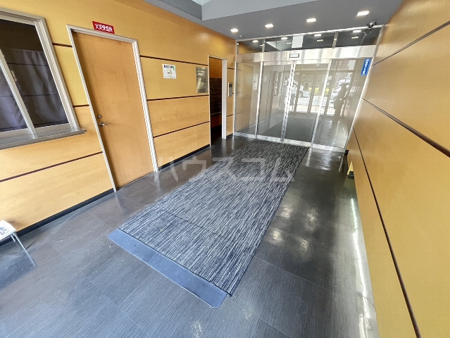 28/30 エントランス