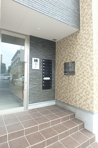 19/23 エントランス