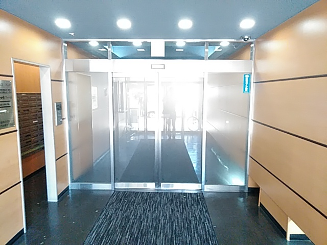 23/30 エントランス