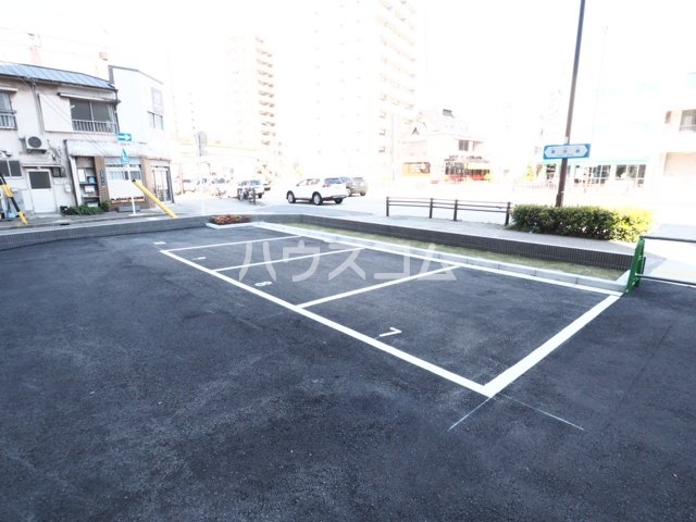 27/30 駐車場