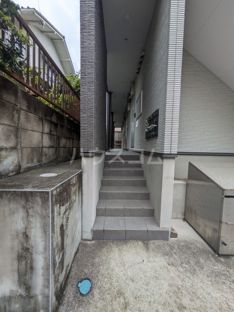 21/30 エントランス