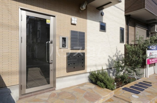 20/21 エントランス