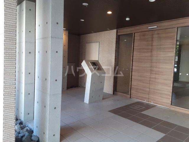 21/28 エントランス