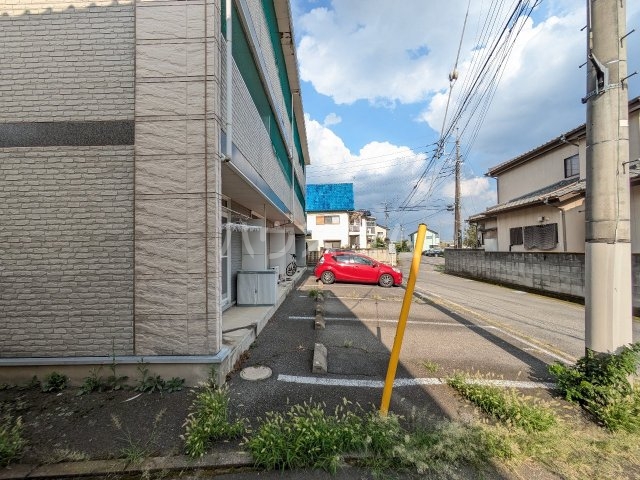 18/27 駐車場