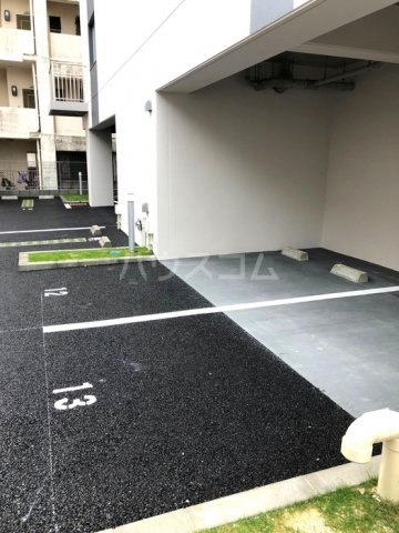 18/25 駐車場