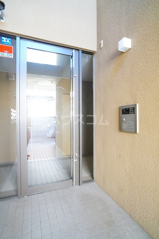 21/30 エントランス