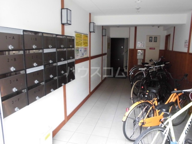 22/30 エントランス