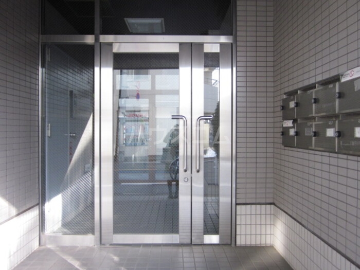 2/2 エントランス