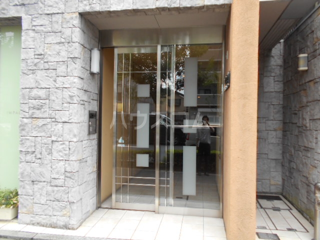 22/30 エントランス