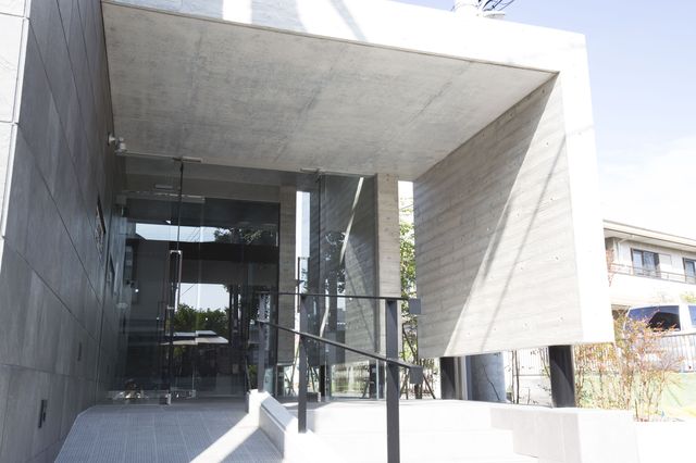 25/30 エントランス