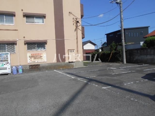 23/30 駐車場