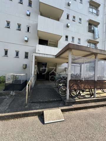 23/29 エントランス