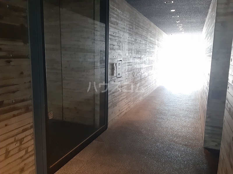 24/25 エントランス