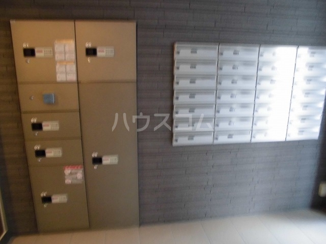 21/30 エントランス