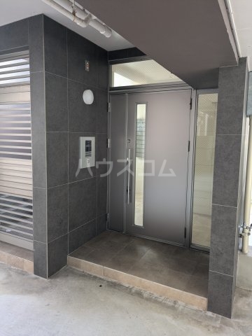 25/30 エントランス