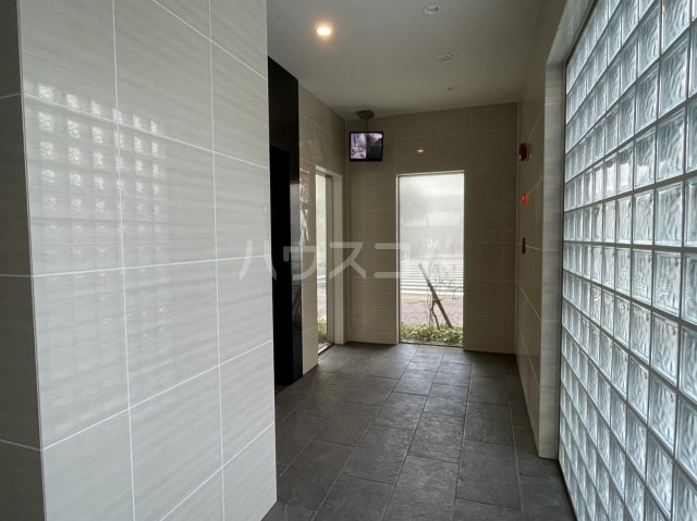 28/30 エントランス