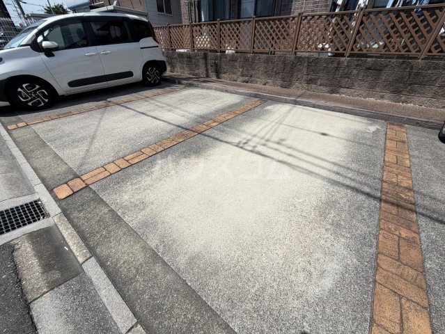 22/27 駐車場