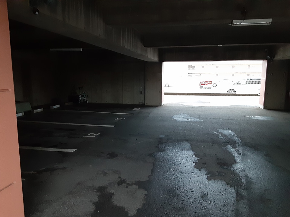 25/28 駐車場