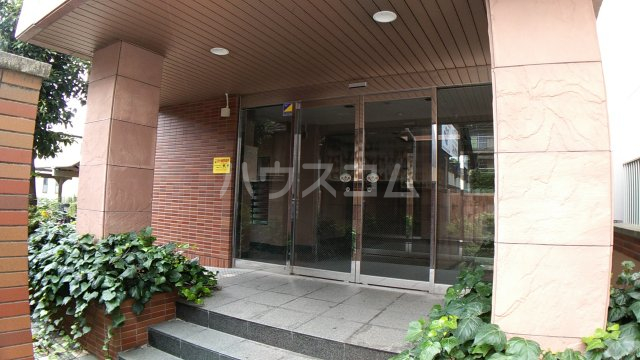 18/27 エントランス