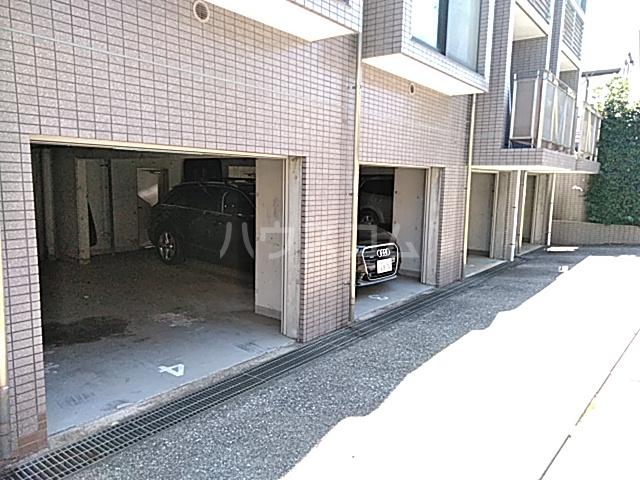28/30 駐車場