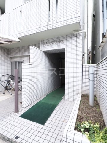 22/30 エントランス