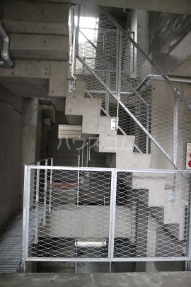 23/30 エントランス