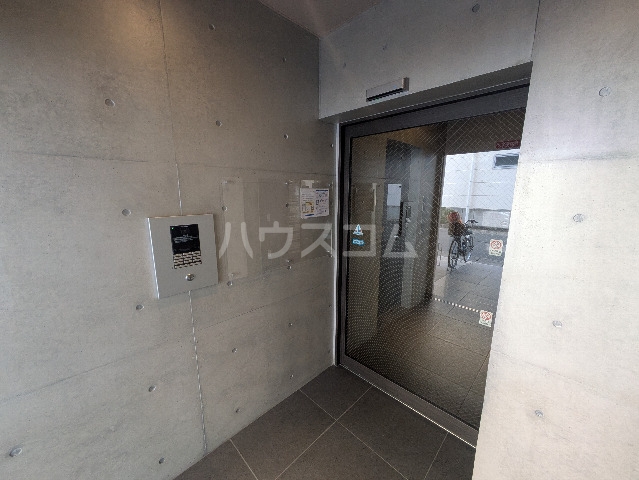 28/30 エントランス