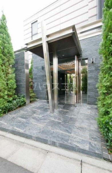 20/23 エントランス