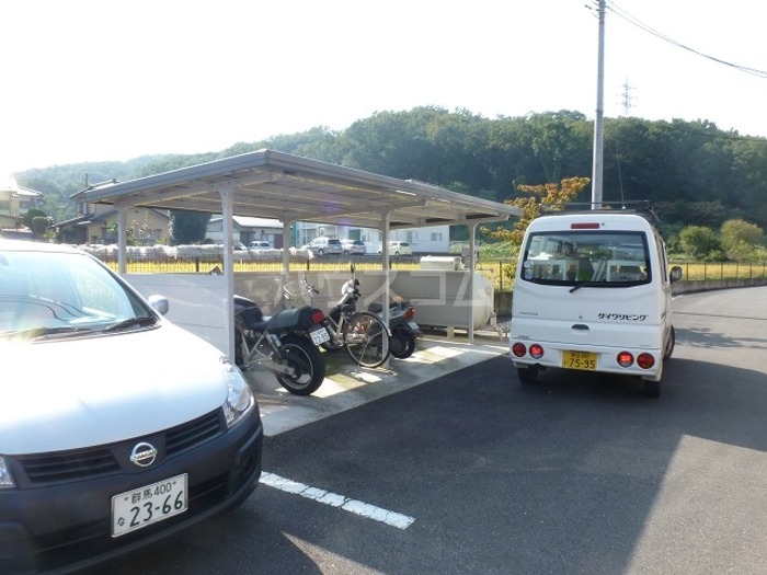 18/28 駐車場