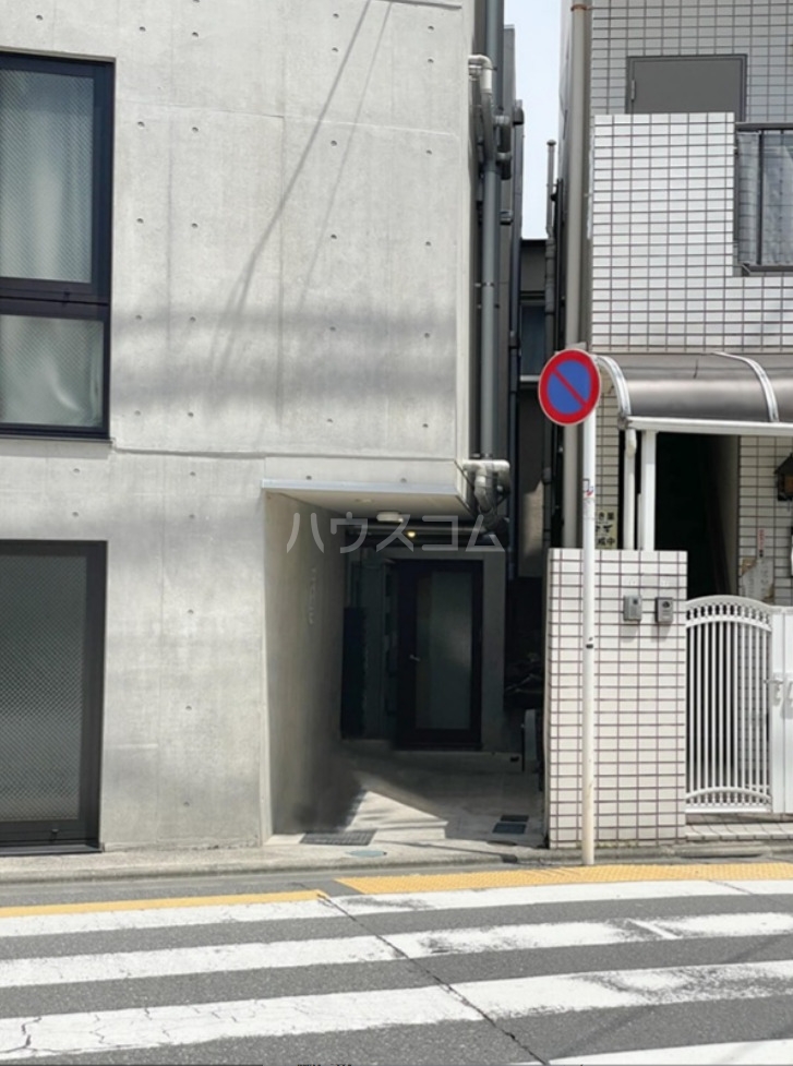 14/18 エントランス