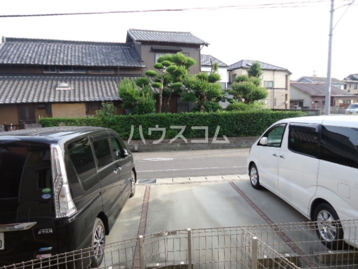 16/21 駐車場
