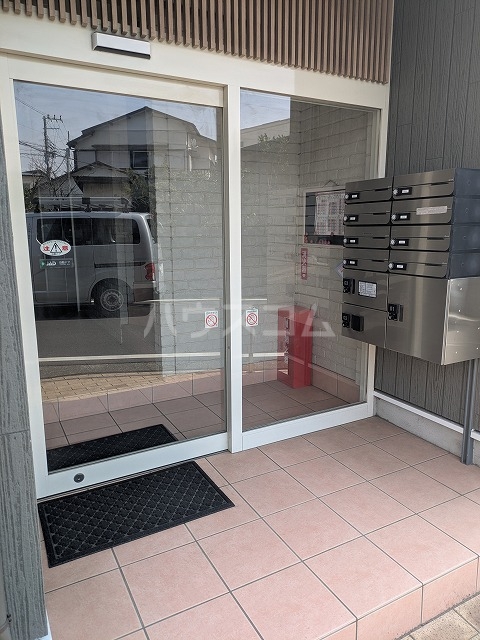 23/30 エントランス