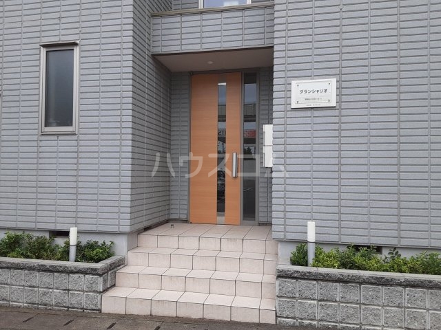 27/29 エントランス