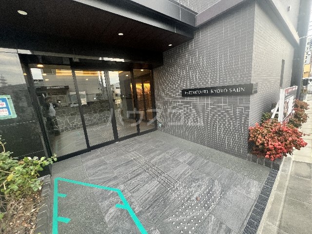 27/30 エントランス